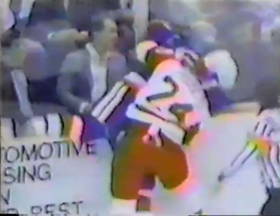 Clark Gillies vs. Bob Probert, December 31, 1985 - New York Islanders ...