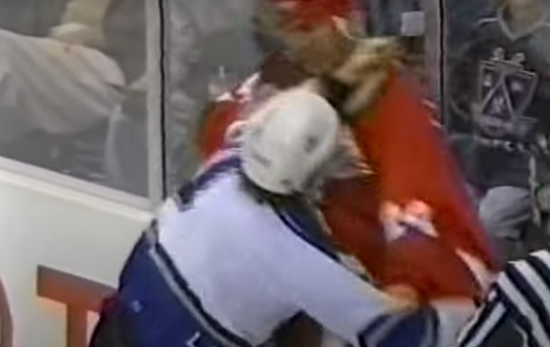 Luc Robitaille vs. Chris Chelios