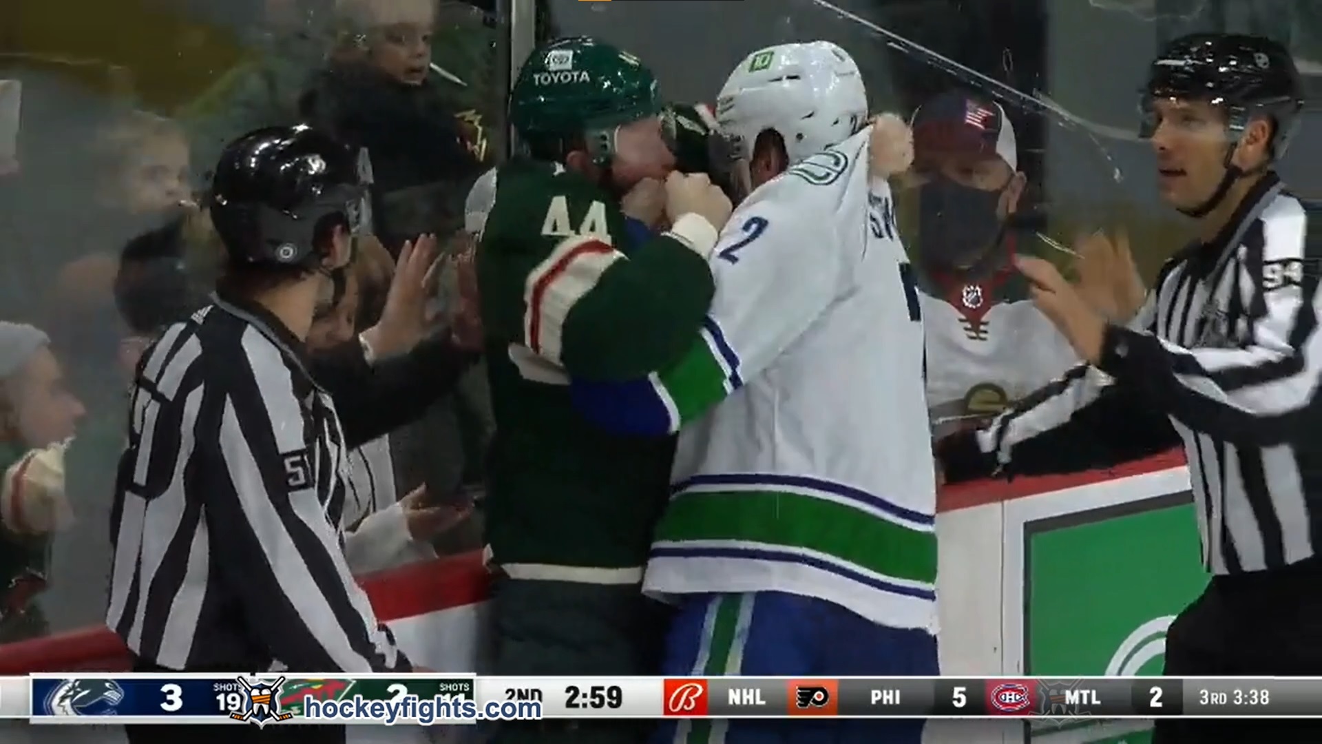 Luke Schenn vs Nicolas Deslauriers
